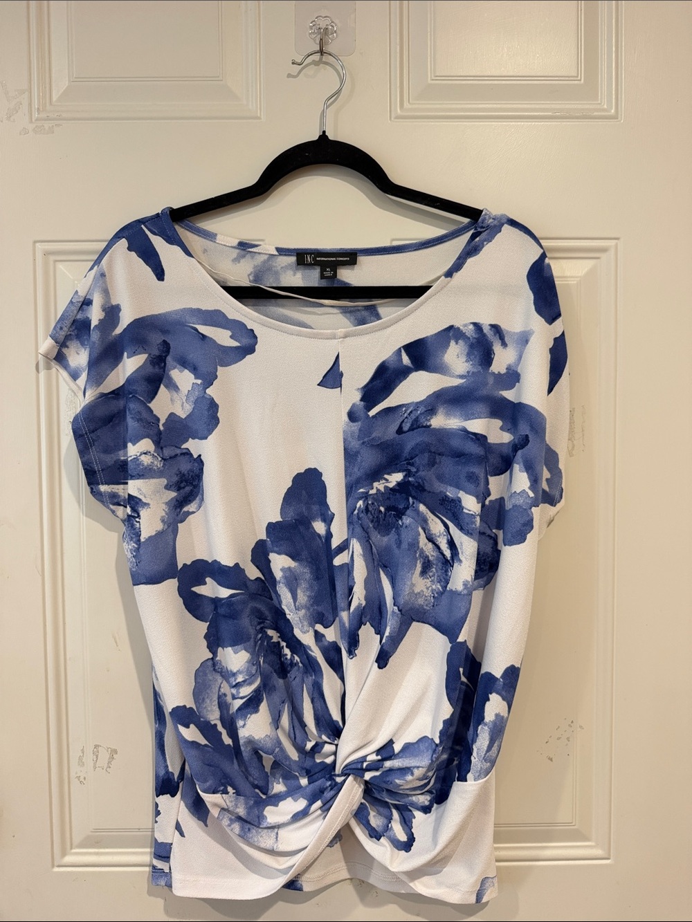 INC International Concepts White & Blue Floral Twist-Front Short Sleeve Top